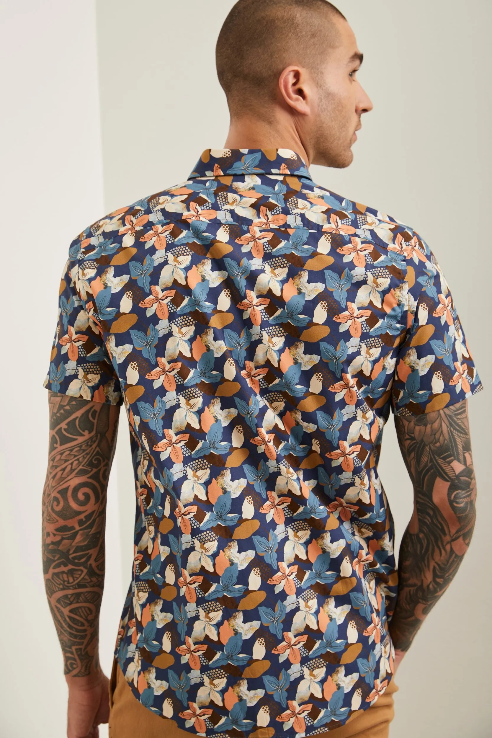 Fitted floral print shirt