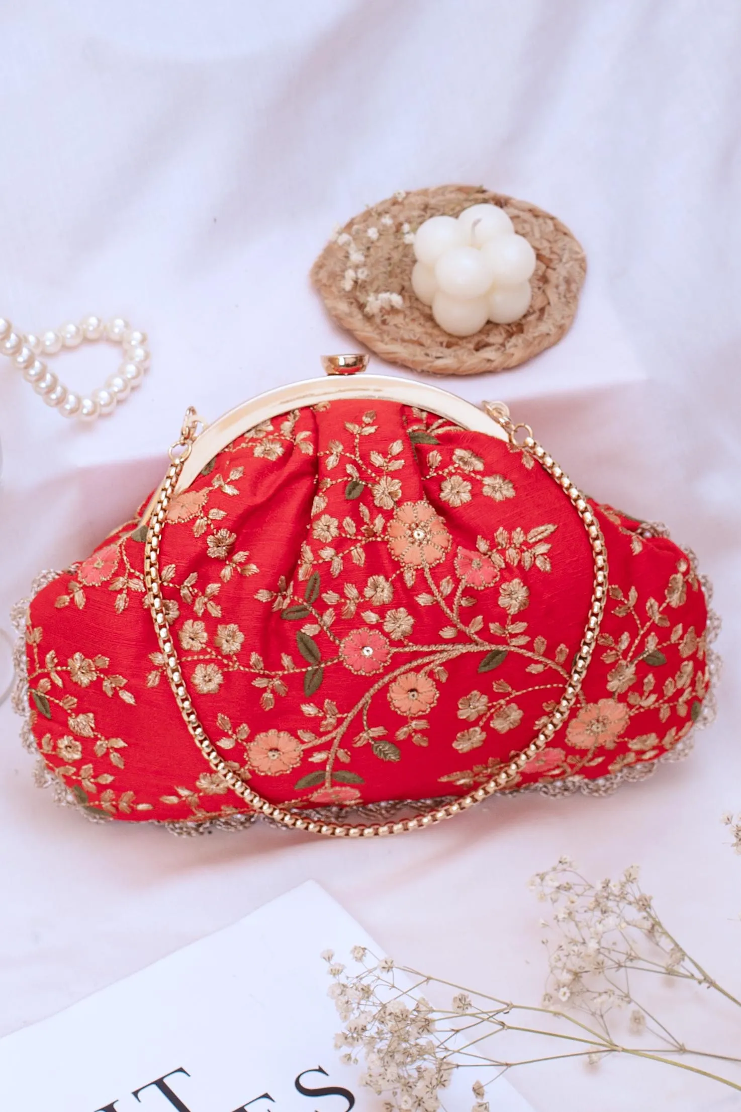 Floral creeper vintage purse - Red